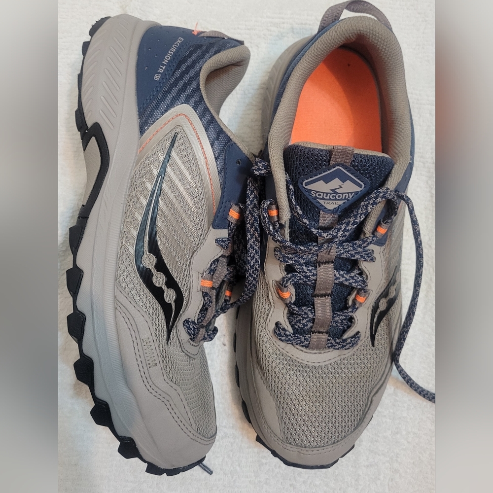 Saucony sneakers for men size 10W color gray
